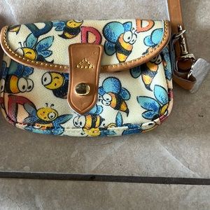 Dooney and Bourke clutch